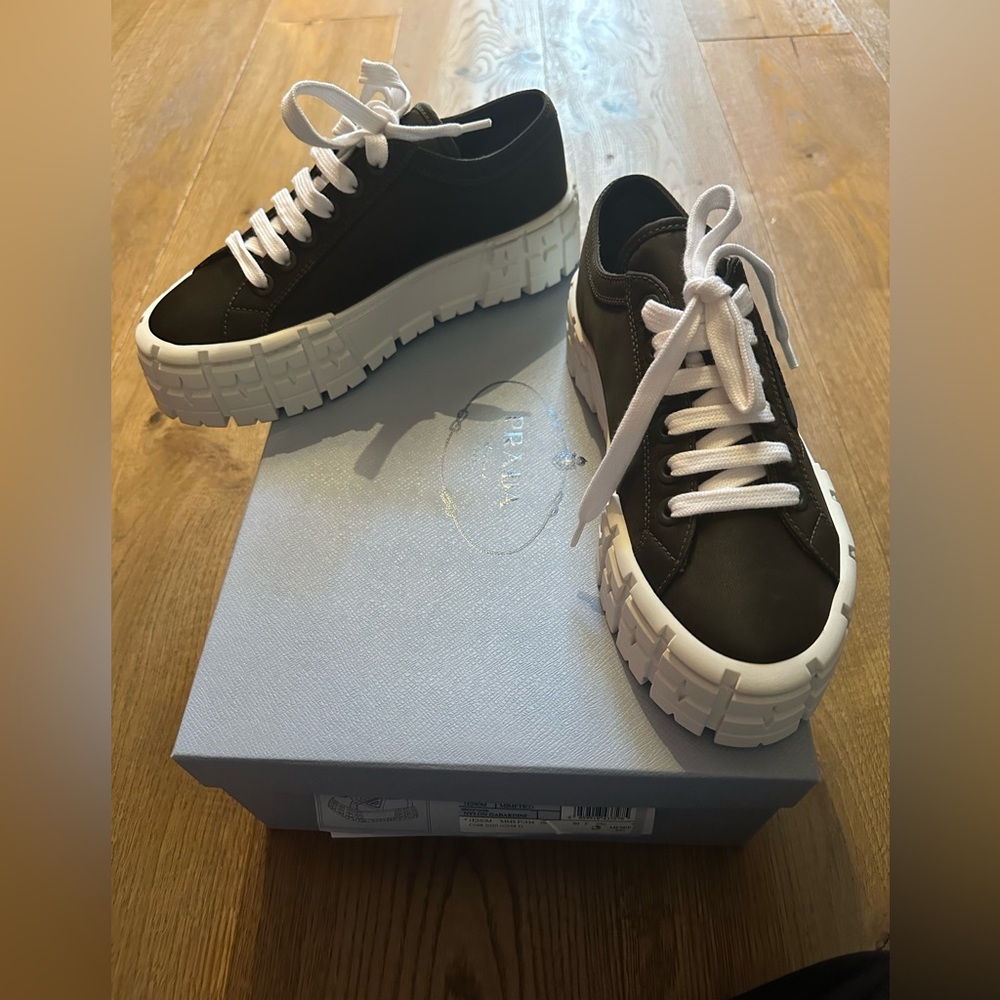 PRADA Nylon Low Top Sneakers 
Dark Green 
Round-Toes
Size 37,5